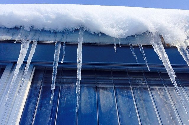 Получить компенсацию при падении снега с крыши в Боровске